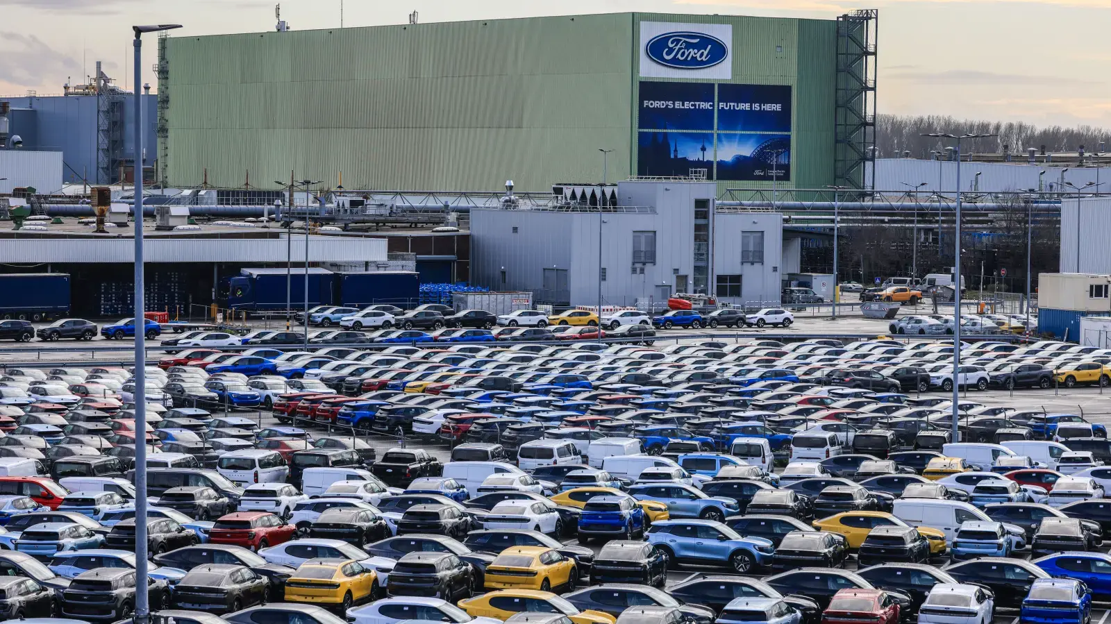 Ford Assembly Wearable Thread In Motion